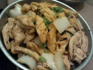 娃娃菜炒豆腐泡的做法