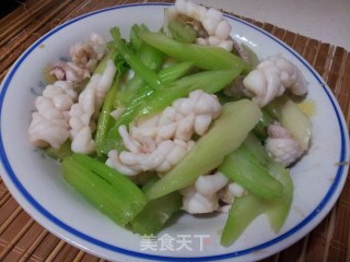 西芹炒鲜尤的做法
