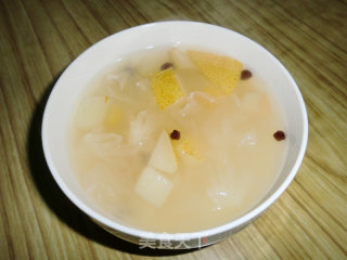 川贝五味子银耳雪梨甜汤的做法