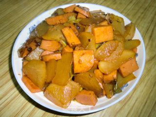 午餐火腿烧萝卜的做法