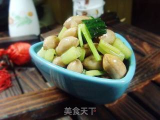 芹菜拌花生的做法
