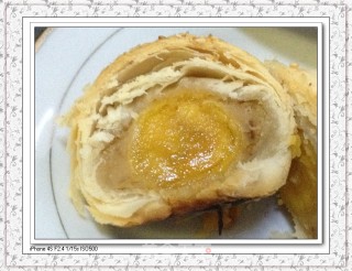 莲蓉蛋黄酥的做法