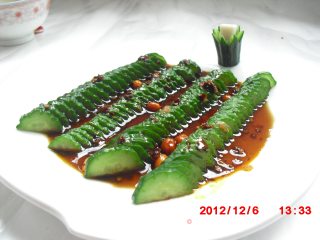 一根黄瓜的华丽变身之【简单便捷的凉拌小菜】的做法