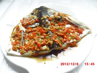 蒸鱼豉油版剁椒鱼头的做法