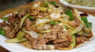 好好吃的葱爆羊肉哦~~~的做法