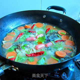 鱼头素菜锅的做法