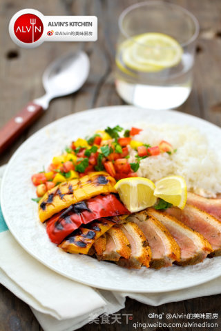 鸭胸肉配烤甜椒和快手沙拉