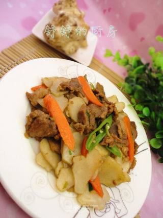 洋芋头炒肉片的做法
