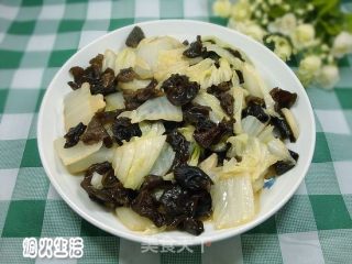 家常小菜——木耳烧白菜的做法