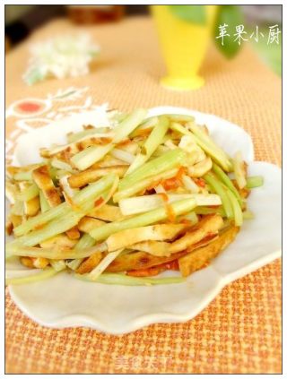 剁椒芹菜炒豆腐的做法