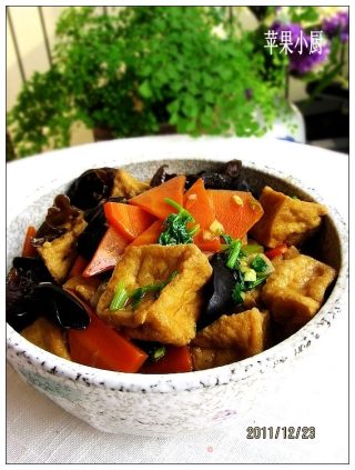 木耳烧豆腐的做法