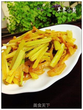 什锦芹菜条的做法