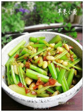 剁椒芹菜炒黄豆的做法