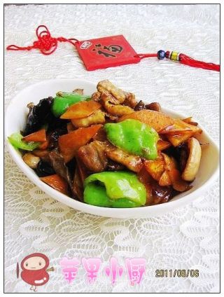 胡萝卜炒五花肉的做法