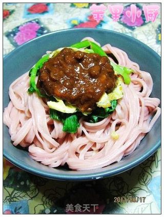 苋菜汁炸酱面的做法