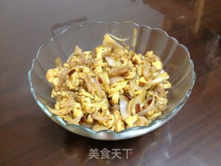 笨鸡蛋炒毛葱的做法