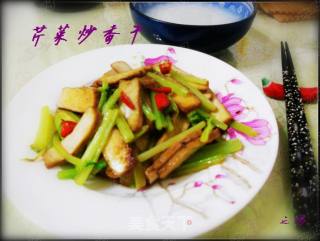 芹菜炒香干的做法