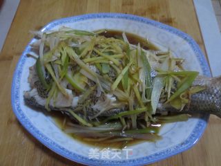 清蒸鲈鱼的做法