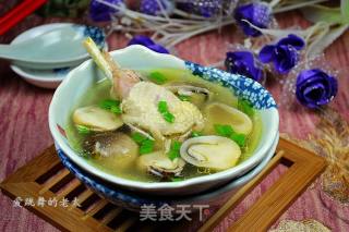 草菇炖鸡的做法