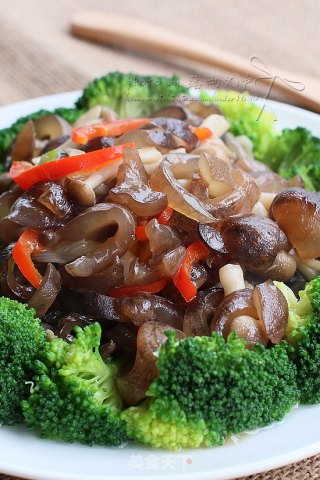 菌菇烩海参的做法