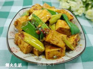 素菜也美味——大葱炒豆腐的做法