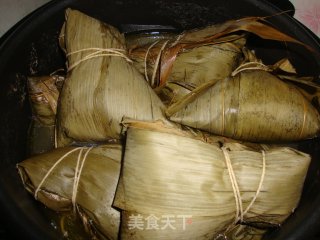 香菇蛋黄五香肉粽的做法