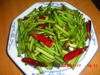 家常小炒之【家常炒蒜苔】的做法