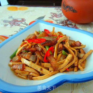 腊肉豆腐丝的做法