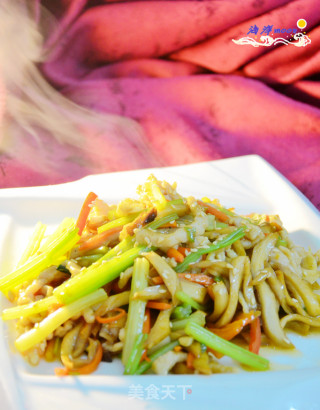 杏鲍菇炒肉丝的做法