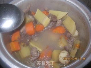 竹蔗马蹄红萝卜煲羊肉的做法
