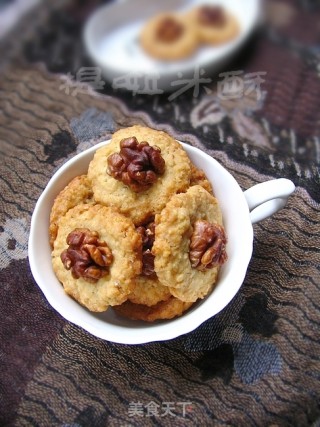 合家团圆幸福小酥饼——核桃燕麦饼干的做法