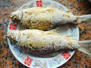 炸鲮鱼的做法