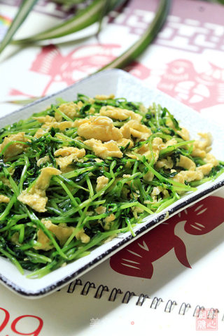 鸡蛋炒豆苗的做法