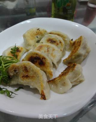 一馅两吃的—【猪肉芹菜煎饺】的做法