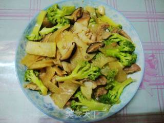 西兰花炒上肉的做法