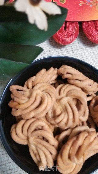 蛋黄菊花馓的做法