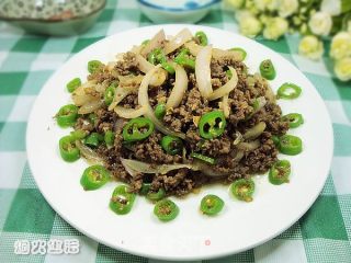 尖椒洋葱炒牛肉的做法