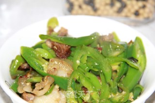 家常菜青椒炒五花肉的做法