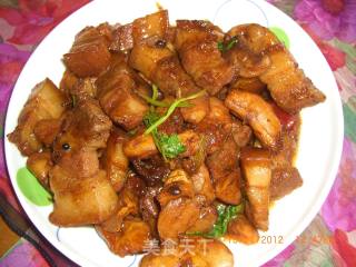 菱角红烧肉的做法