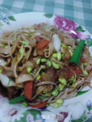 豆芽、白菜、豆皮炒肉的做法