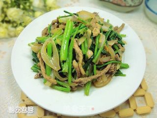 青菜洋葱炒肉的做法