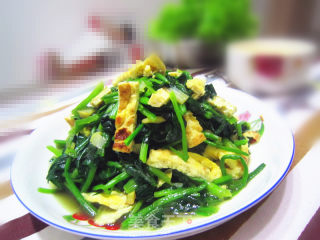 【蛋饼丝炒菠菜】--孕妈咪营养晚餐的做法