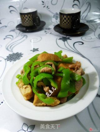 青椒油豆腐炒里脊肉的做法