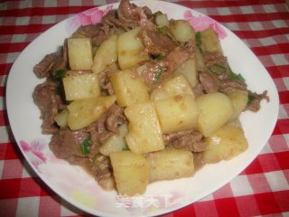 薯仔牛肉+蒜蓉腐乳炒通菜的做法