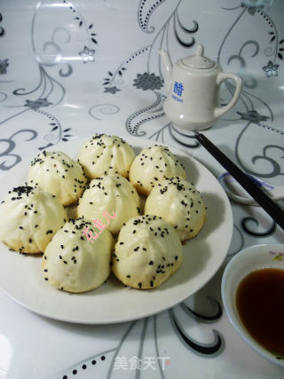 芝麻香煎包子的做法