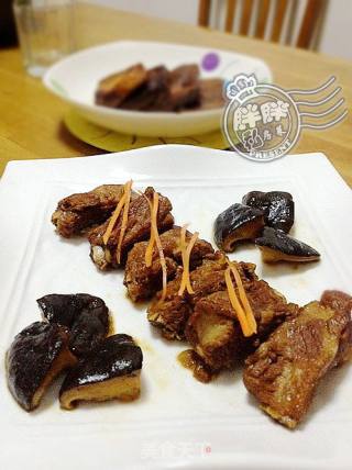 冰糖烧排骨的做法