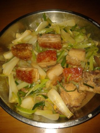 脆皮烧肉炒荞菜的做法