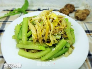 黄花菜炒黄瓜的做法