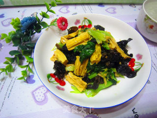 【木耳腐竹炒油菜】---美味小炒勺的做法