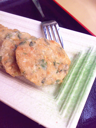 荸荠鱼饼的做法